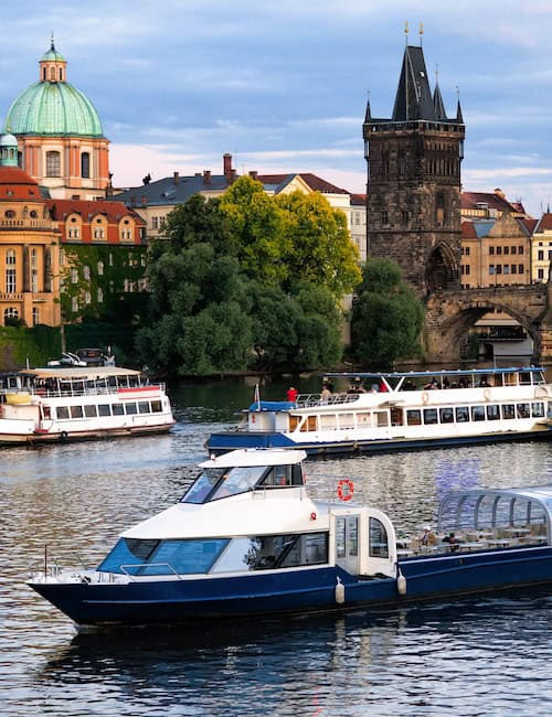 Klassische Bootstour auf der Moldau in Prag